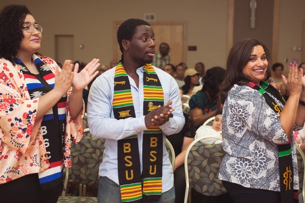 KenteClthCrmnyGrpPhoto002-600x400.jpg participants in Kente Cloth ceremony