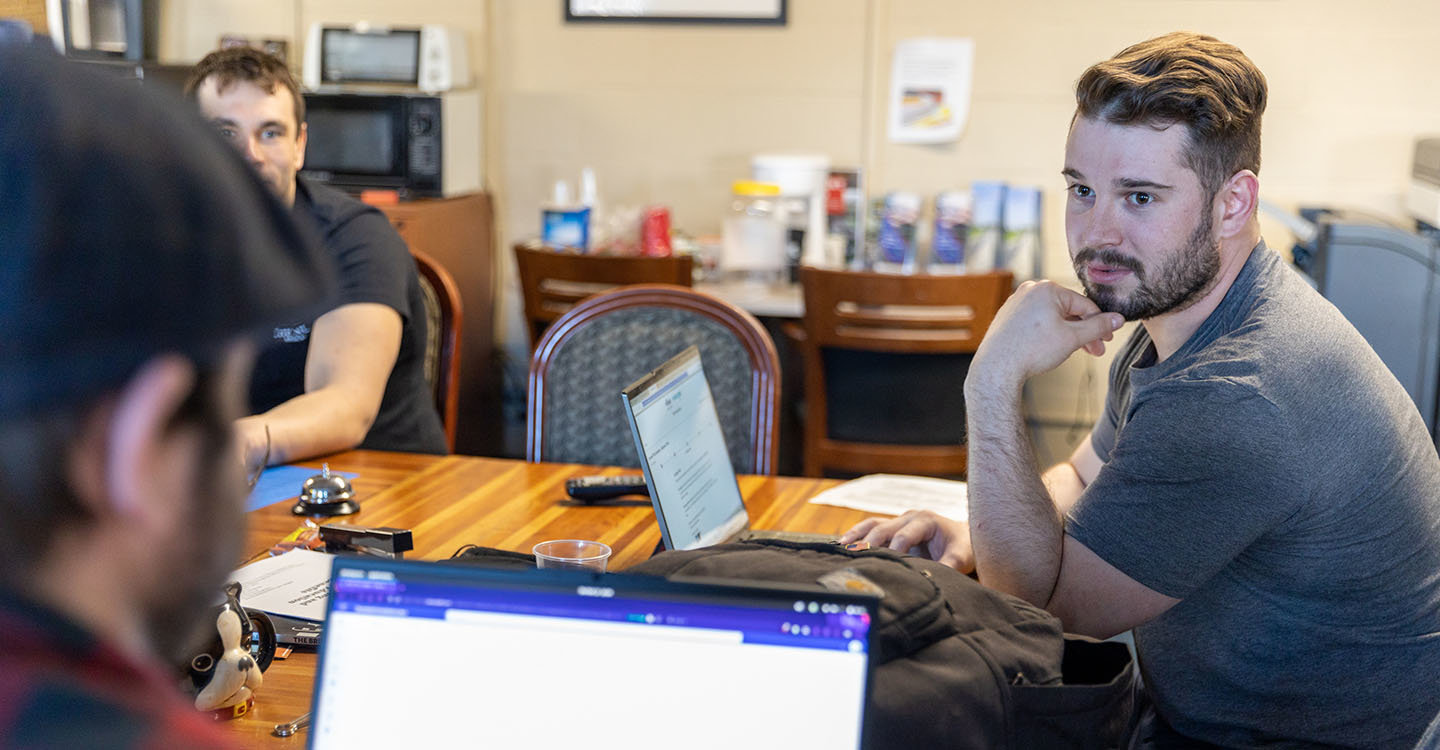 Students working in the Veteran's Services office