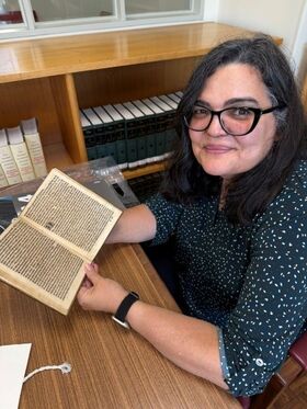 Fernanda Ferreira holds an old grammar book.