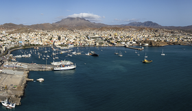 A wide view of the Sao Vicente harbor, with mountains rising on the horizon