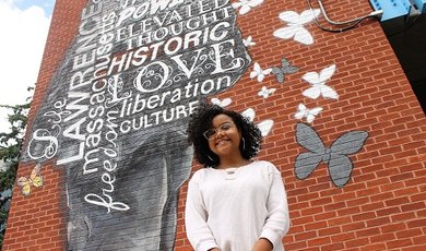 Amaryllis Lopez, ’20, with a mural