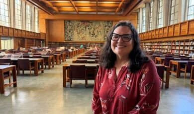 Fernanda Ferreira stands in a large library room.