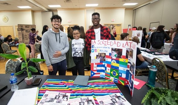 students at involvement fair
