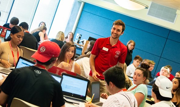 Orientation Leader talking to new students working together at a table
