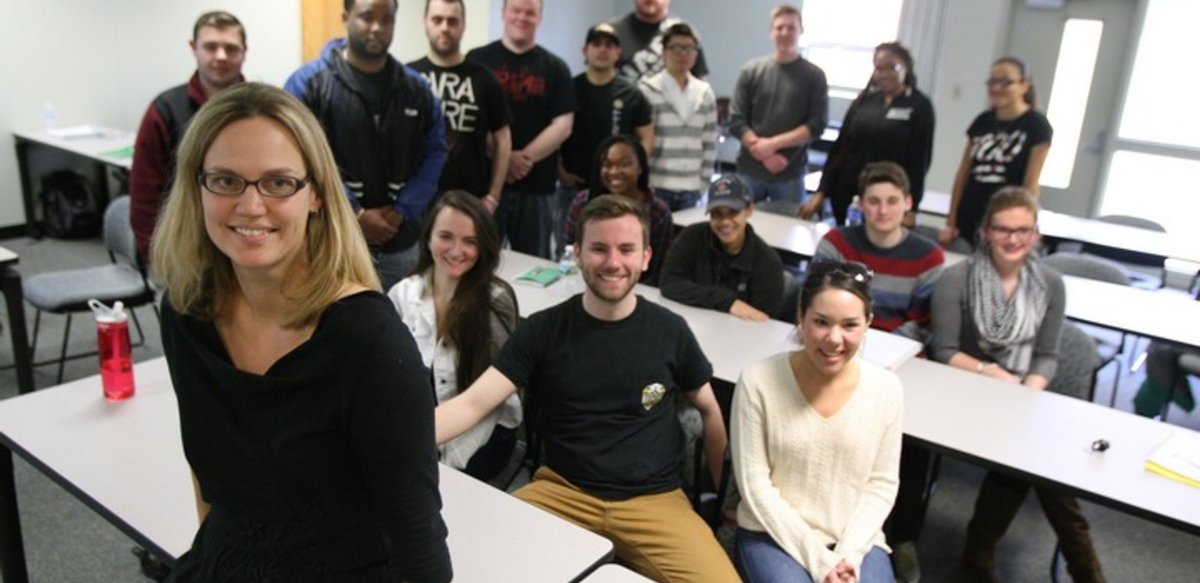 Professor Linnea Carlson with students in Anthropology class Professor Linnea Carlson with students in Anthropology class