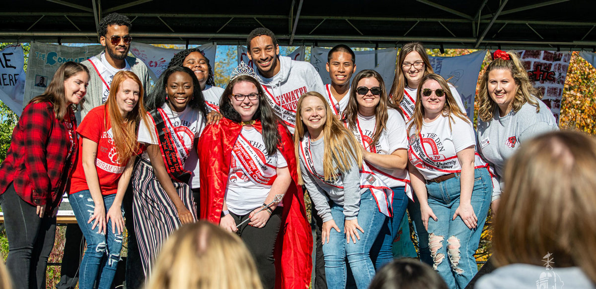 extended homecoming court
