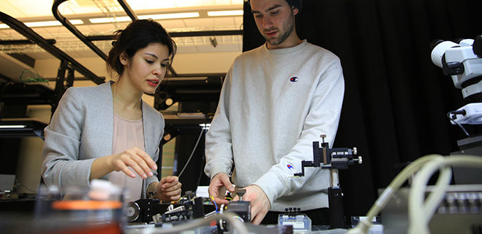 Dr. Elif Demirbas working with a student in BSU photonics lab