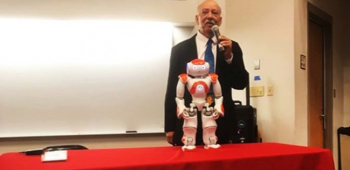 speaker with robot