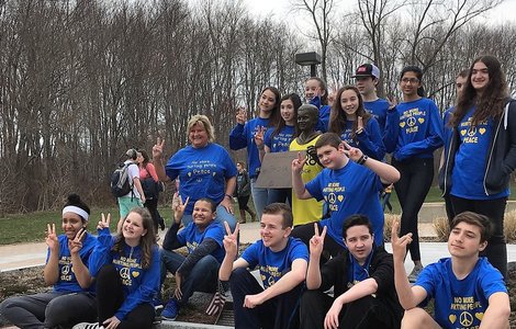Bridgewater Middle School students at the statue of Martin R Bridgewater Middle School students at the statue of Martin R