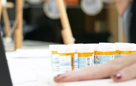 Faculty members examine athletes and opioid use Faculty members examine athletes and opioid use