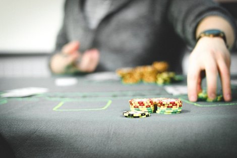 Students play blackjack Students play blackjack
