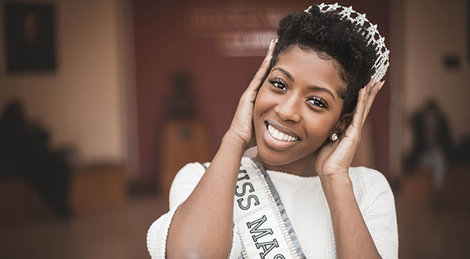 Sabrina Victor (Photo by Carl Hollant, '15)
