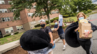 Students and parents move in safely to residence halls