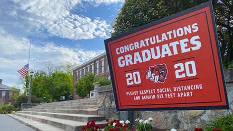 A sign congratulating 2020 graduates