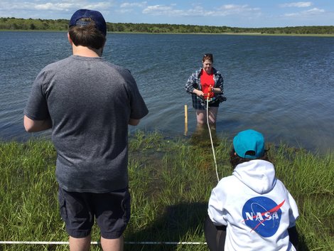 Students measure the shipwreck. Students measure the shipwreck.